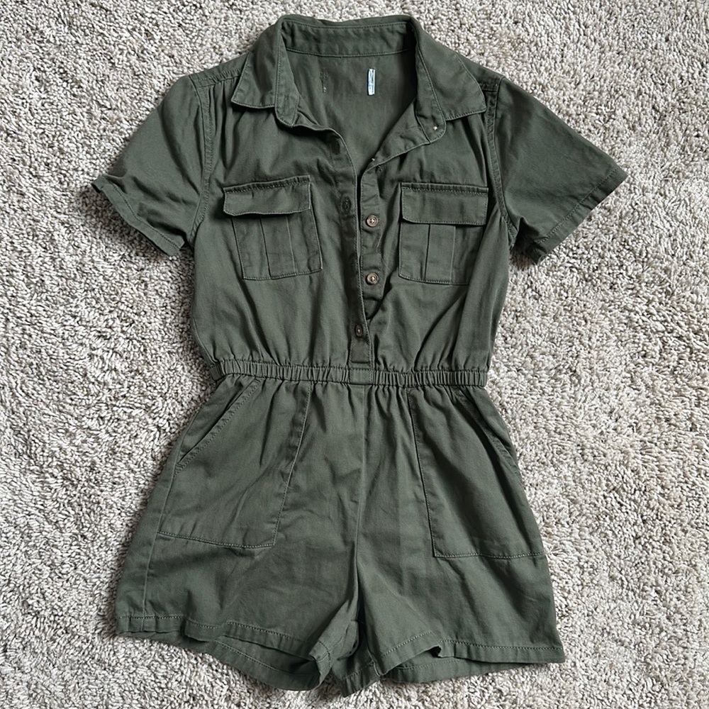 Girls Old Navy romper size 8. NWOT